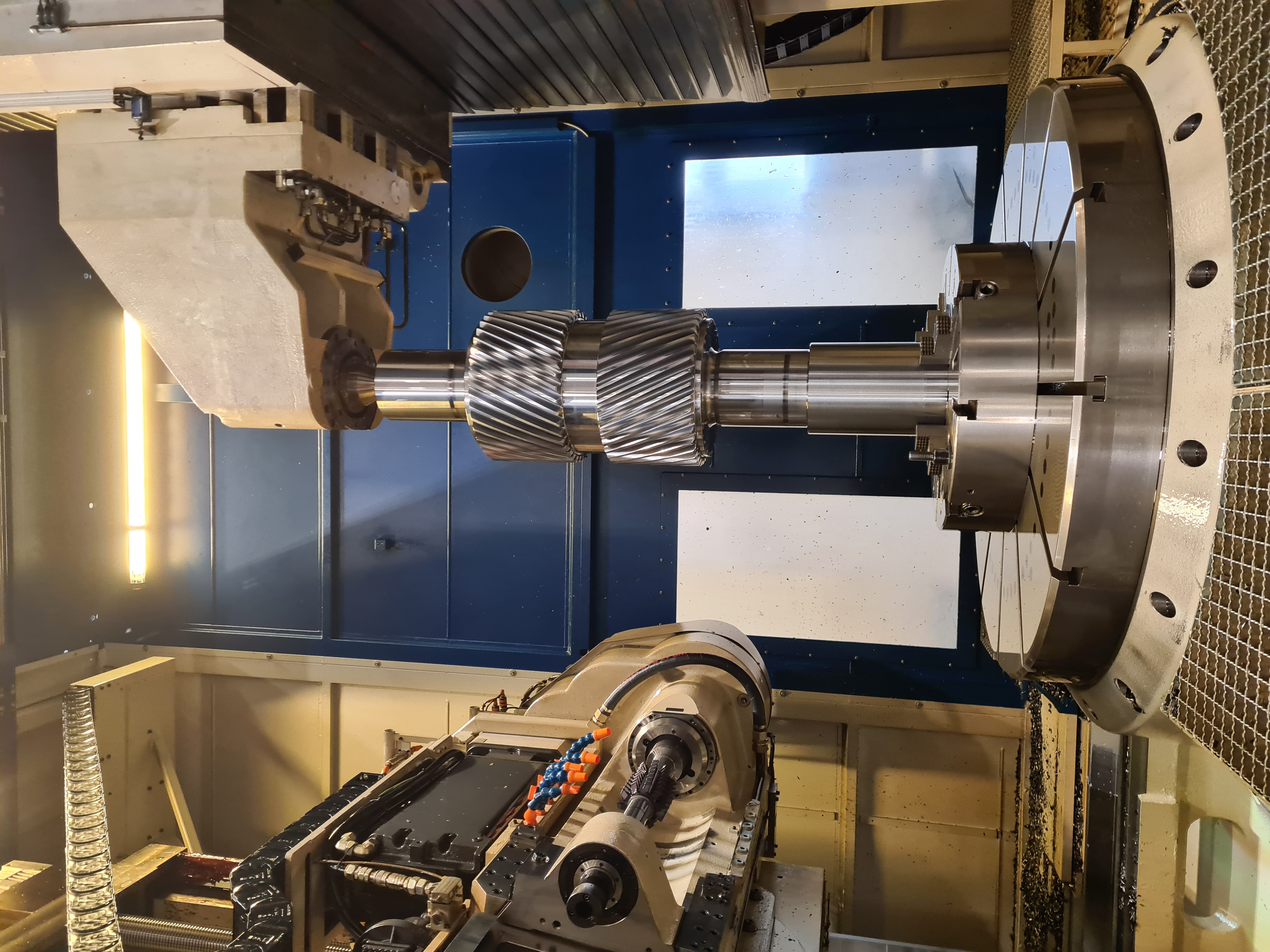 HF 1600 L (Zahnrad- u. Ritzelwellenfräsmaschine)